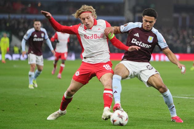 Aston Villa v Salzburg, Europa League Mads Bidstrup of Red Bull Salzburg and George Hemmings of Aston Villa during the Europa League match between Aston Villa and Salzburg at Villa Park, Birmingham, UK on 29 January 2026. Birmingham Villa Park West Midlands UK Editorial use only , Copyright: xAlunxRobertsx PSI-23649-0009