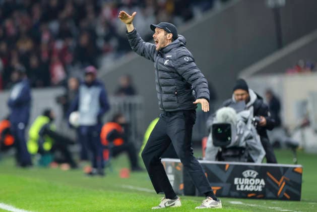 Trainer Julian Schuster (SC Freiburg) gestikuliert, UEFA Europa League 2025 26 League Phase MD8, LOSC Lille v SC Freiburg, Stade Pierre Mauroy am 29. January 2026 in Lille, Frankreich. (Foto von Marco Steinbrenner DeFodi Images) Trainer Julian Schuster (SC Freiburg) gestures, UEFA Europa League 2025 26 League Phase MD8, LOSC Lille v SC Freiburg, Stade Pierre Mauroy, January 29, 2026 in Lille, France. (Photo by Marco Steinbrenner DeFodi Images) -