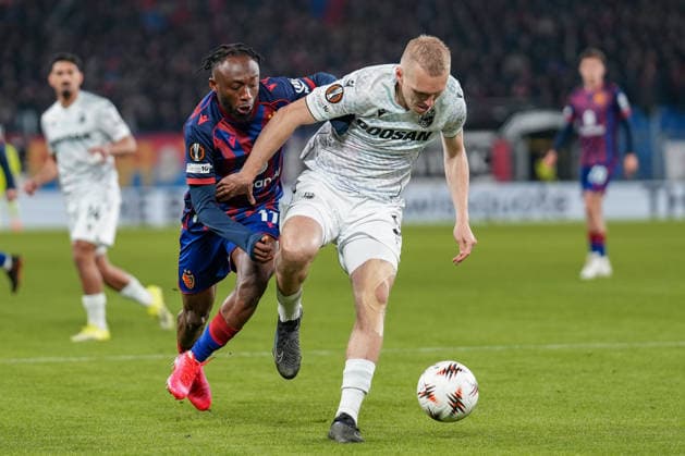 UEFA Europa League 2025 26 - 8. Spieltag, Donnerstag 29.01.2026 - FC Basel 1893 vs. Viktoria Pilsen - St. Jakob-Park (Basel, Schweiz); BÃ nie TraorÃ , Benie Traore (11, FC Basel), Karel SpaÄil, Karel Spacil (5, Viktoria Pilsen) Copyright: xValentinxDomgjonix