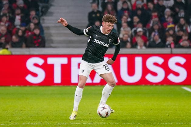 Fussball UEFA Europa League 2025 26, 8. Spieltag - OSC Lille vs SC Freiburg - Stade Pierre Mauroy (Lille, Frankreich): Philipp Treu (SC Freiburg, 29) Copyright: xJOERANxSTEINSIEKx
