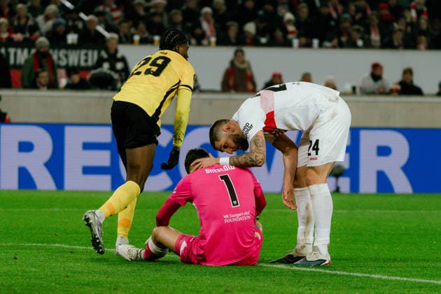 Chris Bedia (Young Boys Bern, 29), Fabian Bredlow (VfB Stuttgart, 01), Jeff Chabot (VfB Stuttgart, 24), GER, VfB Stuttgart vs. Young Boys Bern, Fussball, Europa League, Spieltag 8, Spielzeit 2025 2026, 29.01.2026, GER, VfB Stuttgart vs. Young Boys Bern, Fussball, Europa League, Spieltag 8, Spielzeit 2025 2026, 29.01.2026, Stuttgart Copyright: xEibner-Pressefoto EdwardxCheungx EP_ECG
