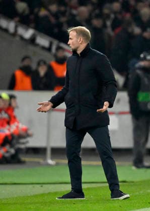 Trainer Coach Sebastian Hoeness VfB Stuttgart am Spielfeldrand Gestik Geste sauer ratlos VfB Stuttgart vs Young Boys Bern YB EUROPA LEAGUE EL 29.01.2026 DFL REGULATIONS PROHIBIT ANY USE OF PHOTOGRAPHS AS IMAGE SEQUENCES AND OR QUASI-VIDEO VfB Stuttgart vs Young Boys Bern YB