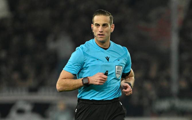 Schiedsrichter Referee Javier Alberola Rojas (ESP) VfB Stuttgart vs Young Boys Bern YB EUROPA LEAGUE EL 29.01.2026 DFL REGULATIONS PROHIBIT ANY USE OF PHOTOGRAPHS AS IMAGE SEQUENCES AND OR QUASI-VIDEO VfB Stuttgart vs Young Boys Bern YB