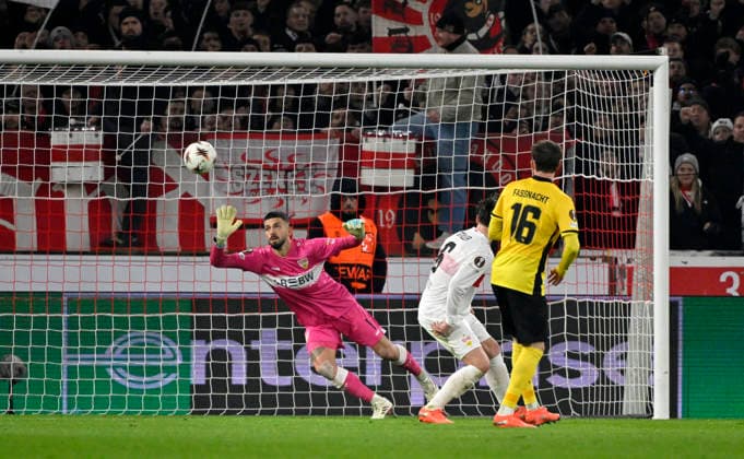 TOR zum 2:1 Armin Gigovic BSC Young Boys Bern (37) Torschuss Aktion Torchance (nicht im Bild) Torwart Fabian Bredlow VfB Stuttgart (01) VfB Stuttgart vs Young Boys Bern YB EUROPA LEAGUE EL 29.01.2026 DFL REGULATIONS PROHIBIT ANY USE OF PHOTOGRAPHS AS IMAGE SEQUENCES AND OR QUASI-VIDEO VfB Stuttgart vs Young Boys Bern YB