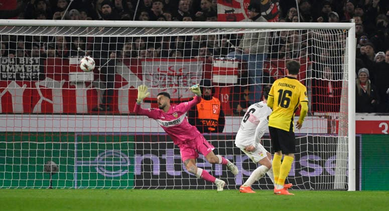 TOR zum 2:1 Armin Gigovic BSC Young Boys Bern (37) Torschuss Aktion Torchance (nicht im Bild) Torwart Fabian Bredlow VfB Stuttgart (01) VfB Stuttgart vs Young Boys Bern YB EUROPA LEAGUE EL 29.01.2026 DFL REGULATIONS PROHIBIT ANY USE OF PHOTOGRAPHS AS IMAGE SEQUENCES AND OR QUASI-VIDEO VfB Stuttgart vs Young Boys Bern YB