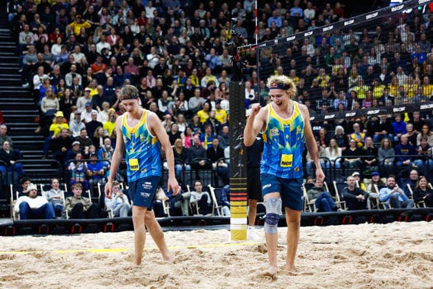 STOCKHOLM, SVERIGE 20260129 Sveriges Jonatan Hellvig och David Ahman under finalen av beachvolleyboll-tävlingen Stockholm Beach 2026, en officiell deltävling i den internationella Queen & King of the Court-serien, i Avicii Arena i Stockholm. STOCKHOLM SVERIGE x60160x