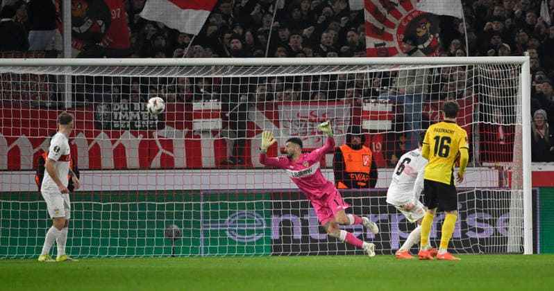 TOR zum 2:1 Armin Gigovic BSC Young Boys Bern (37) Torschuss Aktion Torchance (nicht im Bild) Torwart Fabian Bredlow VfB Stuttgart (01) VfB Stuttgart vs Young Boys Bern YB EUROPA LEAGUE EL 29.01.2026 DFL REGULATIONS PROHIBIT ANY USE OF PHOTOGRAPHS AS IMAGE SEQUENCES AND OR QUASI-VIDEO VfB Stuttgart vs Young Boys Bern YB