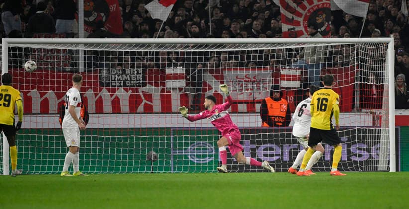 TOR zum 2:1 Armin Gigovic BSC Young Boys Bern (37) Torschuss Aktion Torchance (nicht im Bild) Torwart Fabian Bredlow VfB Stuttgart (01) VfB Stuttgart vs Young Boys Bern YB EUROPA LEAGUE EL 29.01.2026 DFL REGULATIONS PROHIBIT ANY USE OF PHOTOGRAPHS AS IMAGE SEQUENCES AND OR QUASI-VIDEO VfB Stuttgart vs Young Boys Bern YB