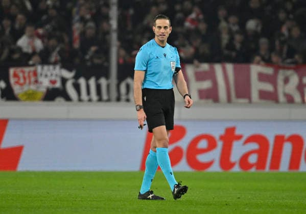 Schiedsrichter Referee Javier Alberola Rojas (ESP) VfB Stuttgart vs Young Boys Bern YB EUROPA LEAGUE EL 29.01.2026 DFL REGULATIONS PROHIBIT ANY USE OF PHOTOGRAPHS AS IMAGE SEQUENCES AND OR QUASI-VIDEO VfB Stuttgart vs Young Boys Bern YB