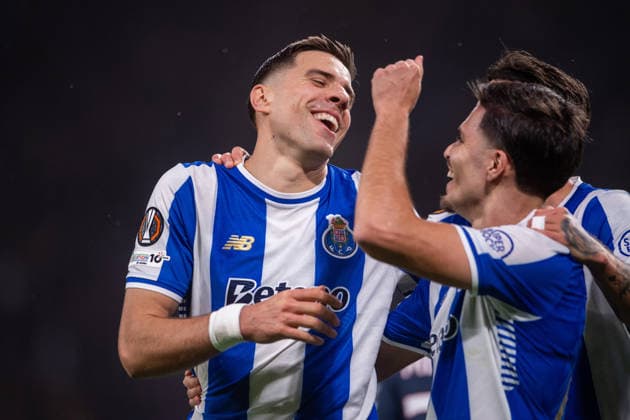 January 29, 2026, Porto, Porto, Portugal: PORTO, PORTUGAL - JANUARY 29: JAN BEDNAREK from FC Porto and FRANCISCO MOURA from FC Porto celebrating a own goal by EMMANUEL FERNANDEZ of Rangers FC during the UEFA Europa League 2025 26 MD8 match between FC Porto and Rangers FC, at Estadio do Dragao on January 29, 2026 in Porto, Portugal Porto Portugal - ZUMAl192 20260129_zsp_l192_056 Copyright: xMiguelxLemosx