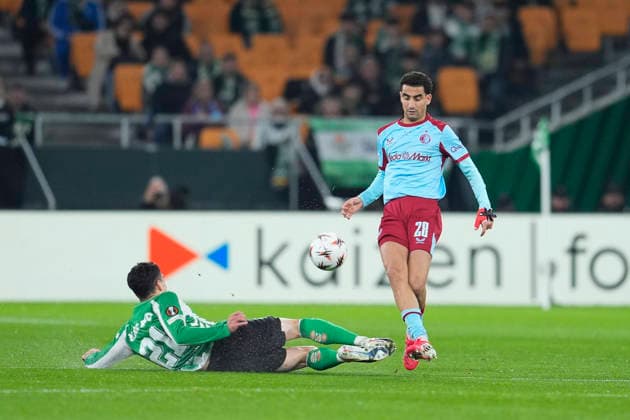 Fußball, EuroLeague, Real Betis Sevilla - Feyenoord Rotterdam #5 January 29, 2026, Sevilla, Sevilla, Spain: Marc Roca of Real Betis Balompie and Oussama Targhalline of Feyenoord in action during the UEFA Europa League 2025 26 League Phase MD8 match between Real Betis Balompie and Feyenoord at La Cartuja stadium on January 29, 2026 in Seville, Spain. Sevilla Spain - ZUMAa181 20260129_zaa_a181_034 Copyright: xJoaquinxCorcherox