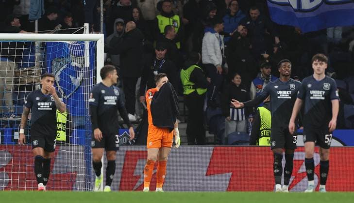 Rangers players look dejected after conceding the third goal Porto v Rangers, UEFA Europa League, Group Stage, Football, Estadio do Dragao, Porto, Portugal - 29 Jan 2026Porto Estadio do Dragao Portugal EDITORIAL USE ONLY No use with unauthorised audio, video, data, fixture lists, club league logos or live services. Online in-match use limited to 120 images, no video emulation. No use in betting, games or single club league player publications. Copyright: xKieranxMcManus Shutterstockx 16445878ab