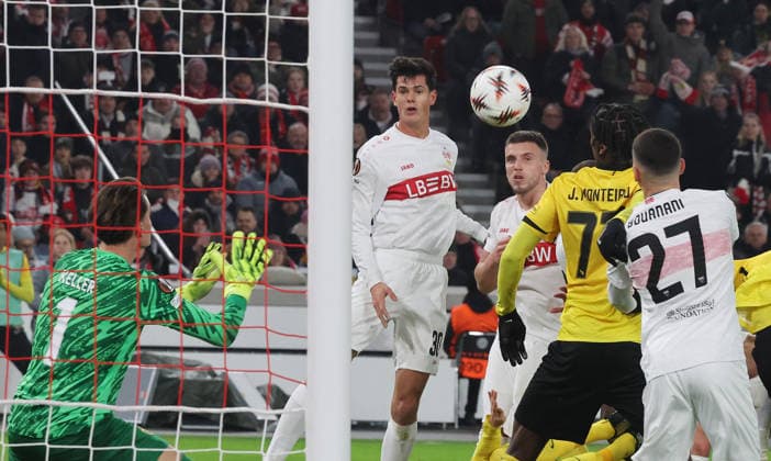 Stuttgart, Fußball Europa League , VfB Stuttgart vs. BSC Young Boys Bern , von links: Chema Andres Ermedin Demirovic ( VfB )