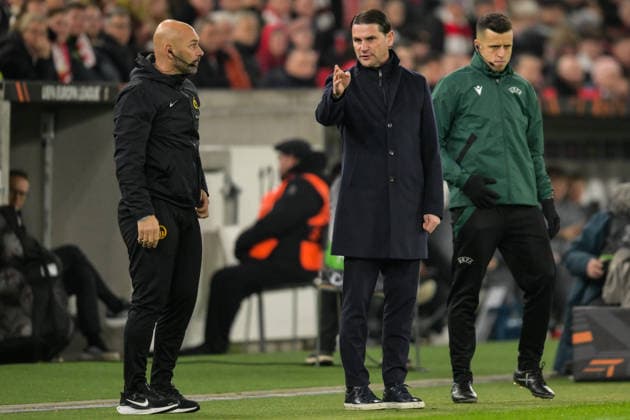 Fußball, UEFA Europa League, 20260129, VfB Stuttgart - BSC Young Boys Bern. Im Bild v.l. Co-Trainer Bern Matteo VANETTA, Trainer Bern Gerardo SEOANE, vierter Offizielle Victor GARCIA VERDURA (Spanien). Stuttgart MHP Arena Baden Württemberg Deutschland Copyright: Passion2Press MarkusxFischerx