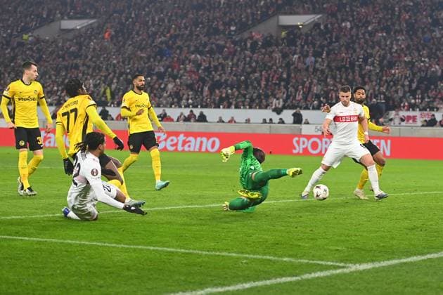 Torchance Ermedin DEMIROVIC (VFB Stuttgart), li:Torwart Marvin KELLER (Bern),Lorenz ASSIGNON (VFB Stuttgart),Joel MONTEIRO (Bern), Aktion,Strafraumszene. Fussball UEFA Europa League VfB Stuttgart -BSC Young Boys am 29.01.2026 MHP ARENA.