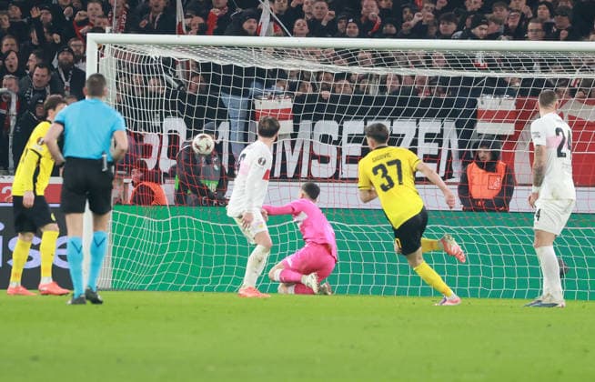 29.01.26 VfB Stuttgart - Young Boys Bern Deutschland, Stuttgart, 29.01.2026, Fussball, UEFA Europa League, Saison 2025 2026, VfB Stuttgart - Young Boys Bern: Nr.37 Armin Gigovic Tor für Bern. VFB Torwart Fabian. Bredlow.