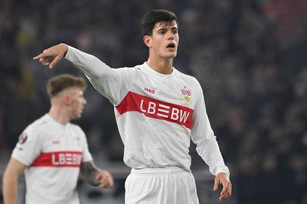 Chema ANDRES (VFB Stuttgart), Gestik,gibt Anweisungen, Aktion,Einzelbild,angeschnittenes Einzelmotiv,Halbfigur,halbe Figur. Fussball UEFA Europa League VfB Stuttgart -BSC Young Boys am 29.01.2026 MHP ARENA.