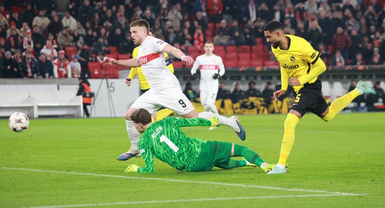 29.01.26 VfB Stuttgart - Young Boys Bern Deutschland, Stuttgart, 29.01.2026, Fussball, UEFA Europa League, Saison 2025 2026, VfB Stuttgart - Young Boys Bern: Ermedin Demirovic 2:0 Tor VFB. Torwart Marvin Keller. Nr.5 Gregory Wüthrich Bern