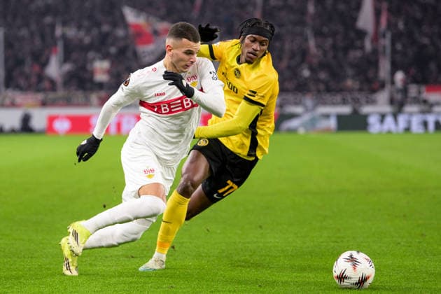 Fußball, UEFA Europa League, 20260129, VfB Stuttgart - BSC Young Boys Bern. Im Bild v.l. Badredine BOUANANI (Stuttgart, 27) Dribbling Ball, Joel MONTEIRO (Bern, 77). Stuttgart MHP Arena Baden Württemberg Deutschland Copyright: Passion2Press MarkusxFischerx