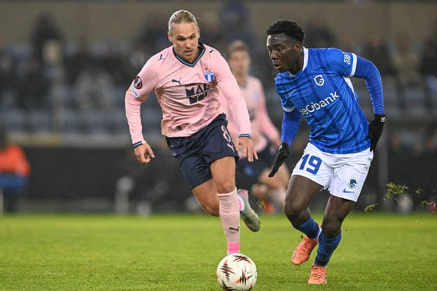 260129 KRC Genk vs Malmo FF Arnor Sigurdsson (8) of Malmo defending on Yaimar Medina (19) of Genk pictured during the 8th game in the Uefa Europa League season 2025-2026 League Phase between KRC Genk and Malmo FF from Sweden on January 29 , 2026 in Genk, Belgium. (Photo by David Catry Isosport) Genk Belgium  Copyright: xDavidxCatryx 20260129DC2_1738