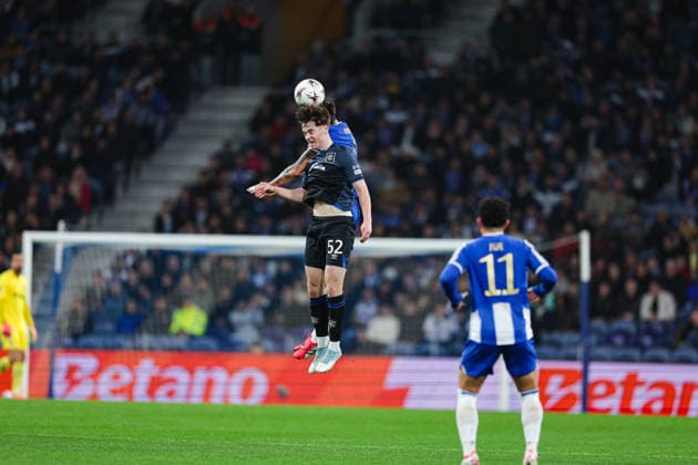 January 29, 2026, Porto, Porto, Portugal: Findlay Curtis of Rangers Football Club and Jakub Kiwior of Fc Porto in action during the Uefa Europa League - League phase, matchday 8 between FC Porto and Rangers Football Club at Estadio Dragao, in Porto, Portugal, on January 29, 2026. Porto Portugal - ZUMAe141 20260129_zsp_e141_042 Copyright: xLuisxEirasx