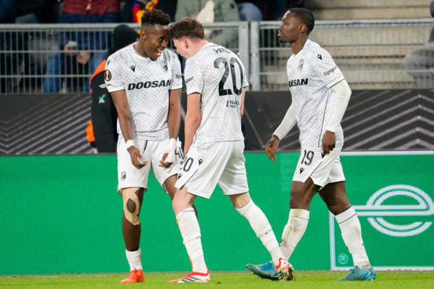 29 01 2026, Basel, St. Jakob-Park, Europa League: FC Basel - Viktoria Plzen, goal celebration 20 Pavel Sulc (Plzen) with 40 Sampson Dweh (Plzen) and 19 Cheick Souare (Plzen) Basel St. Jakob-Park Basel Switzerland Copyright: xJustPictures.ch PascalxvonxBürenx jp-en-PaVoB-Pavo_Fotografie-01268