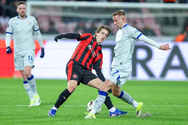 29.01.2026, Fußball, UEFA Europa League, Matchday 8, FC Midtjylland - GNK Dinamo Zagreb, MCH Arena in Herning, Dänemark: Valdemar Byskov (FC Midtjylland 20) im Zweikampf gegen Luka Stojkovic (GNK Dinamo 07) Regulations prohibit any use of photographs as image sequences and or quasi-video. Dänemark