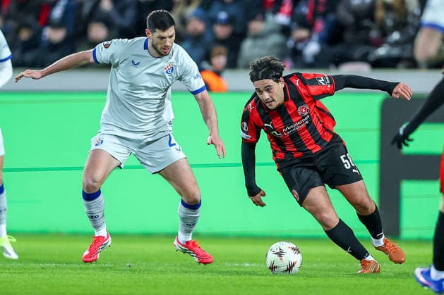 29.01.2026, Fußball, UEFA Europa League, Matchday 8, FC Midtjylland - GNK Dinamo Zagreb, MCH Arena in Herning, Dänemark: Mateo Lisica (GNK Dinamo 21) im Zweikampf gegen Aral Simsir (FC Midtjylland 58) Regulations prohibit any use of photographs as image sequences and or quasi-video. Dänemark