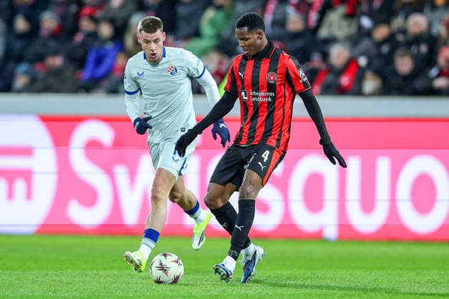 29.01.2026, Fußball, UEFA Europa League, Matchday 8, FC Midtjylland - GNK Dinamo Zagreb, MCH Arena in Herning, Dänemark: Marko Soldo (GNK Dinamo 14) im Zweikampf gegen Ousmane Diao (FC Midtjylland 04) Regulations prohibit any use of photographs as image sequences and or quasi-video. Dänemark
