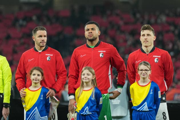 Christian Günter Christian Guenter (SC Freiburg, 30), Noah Atubolu (SC Freiburg, 01), Maximilian Eggestein (SC Freiburg, 08) , Frankreich, Fussball, UEFA Europa League, 8.Spieltag, Ligaphase, 2025 2026, OSC Lille vs. SC Freiburg, 29.01.2026, Stade Pierre-Mauroy, Lille, Frankreich Lille Stade Pierre-Mauroy DÃ partements Nord, Hauts-de-Fra Frankreich Copyright: xArnexAmbergx