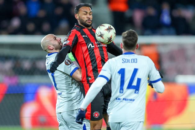 29.01.2026, Fußball, UEFA Europa League, Matchday 8, FC Midtjylland - GNK Dinamo Zagreb, MCH Arena in Herning, Dänemark: Junior Brumado (FC Midtjylland 74) im Zweikampf gegen Josip Misic (GNK Dinamo 27) Marko Soldo (GNK Dinamo 14) Regulations prohibit any use of photographs as image sequences and or quasi-video. Dänemark