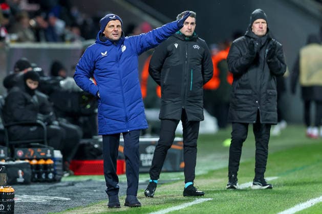 29.01.2026, Fußball, UEFA Europa League, Matchday 8, FC Midtjylland - GNK Dinamo Zagreb, MCH Arena in Herning, Dänemark: Head Coach Mario Kovacevic(GNK Dinamo hc) gestikulierend am Spielfeldrand Regulations prohibit any use of photographs as image sequences and or quasi-video. Dänemark