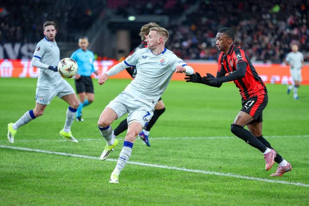 29.01.2026, Fußball, UEFA Europa League, Matchday 8, FC Midtjylland - GNK Dinamo Zagreb, MCH Arena in Herning, Dänemark: Mateo Lisica (GNK Dinamo 21) im Zweikampf gegen Denil Castillo (FC Midtjylland 21) Regulations prohibit any use of photographs as image sequences and or quasi-video. Dänemark