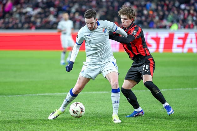 29.01.2026, Fußball, UEFA Europa League, Matchday 8, FC Midtjylland - GNK Dinamo Zagreb, MCH Arena in Herning, Dänemark: Marko Soldo (GNK Dinamo 14) im Zweikampf gegen Valdemar Byskov (FC Midtjylland 20) Regulations prohibit any use of photographs as image sequences and or quasi-video. Dänemark