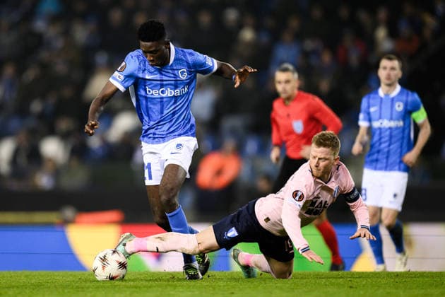 260129 Ibrahima Sory Bangoura of KRC Genk and Anders Christiansen of Malmö FF during the UEFA Europa League football match between KRC Genk and Malmö FF on January 29, 2026 in Genk. Photo: Simon Hastegard BILDBYRAN kod SH SH0684 fotboll football soccer fotball uefa europa league europa league krc genk malmö ff bbeng Copyright: SIMONxHASTEGARD BB260129SH058