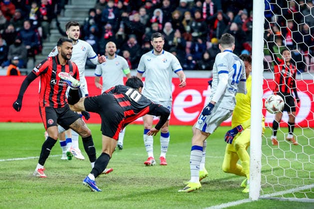 29.01.2026, Fußball, UEFA Europa League, Matchday 8, FC Midtjylland - GNK Dinamo Zagreb, MCH Arena in Herning, Dänemark: Torschuss Kopfball Kopfballtor Tor zum 1:0 durch Torschütze Gue-sung Cho (FC Midtjylland 10) Regulations prohibit any use of photographs as image sequences and or quasi-video. Dänemark