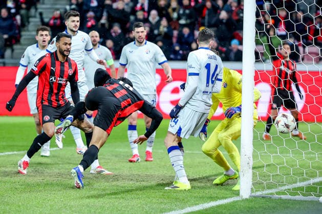 29.01.2026, Fußball, UEFA Europa League, Matchday 8, FC Midtjylland - GNK Dinamo Zagreb, MCH Arena in Herning, Dänemark: Torschuss Kopfball Kopfballtor Tor zum 1:0 durch Torschütze Gue-sung Cho (FC Midtjylland 10) Regulations prohibit any use of photographs as image sequences and or quasi-video. Dänemark
