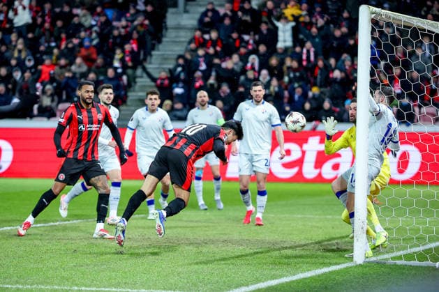 29.01.2026, Fußball, UEFA Europa League, Matchday 8, FC Midtjylland - GNK Dinamo Zagreb, MCH Arena in Herning, Dänemark: Torschuss Kopfball Kopfballtor Tor zum 1:0 durch Torschütze Gue-sung Cho (FC Midtjylland 10) Regulations prohibit any use of photographs as image sequences and or quasi-video. Dänemark