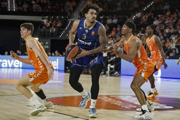 Valencia Basket v Maccabi Tel Aviv - EuroLeague VALENCIA, SPAIN - JANUARY 29: Marcio Santos (3) of Maccabi in action during EuroLeague basketball match between Valencia Basket and Maccabi Rapyd Tel-Aviv in Valencia, Spain, on January 29, 2026. Jose Miguel Fernandez Anadolu Valencia Spain. Editorial use only. Please get in touch for any other usage.  Copyright: x2026xAnadoluxJosexMiguelxFernandezx