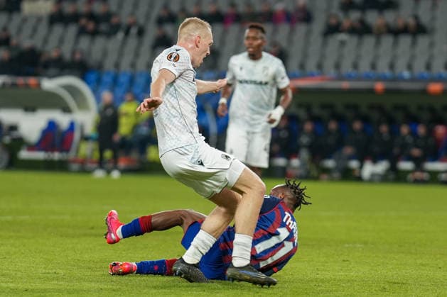 UEFA Europa League 2025 26 - 8. Spieltag, Donnerstag 29.01.2026 - FC Basel 1893 vs. Viktoria Pilsen - St. Jakob-Park (Basel, Schweiz); Karel SpaÄil, Karel Spacil (5, Viktoria Pilsen), BÃ nie TraorÃ , Benie Traore (11, FC Basel) Copyright: xValentinxDomgjonix