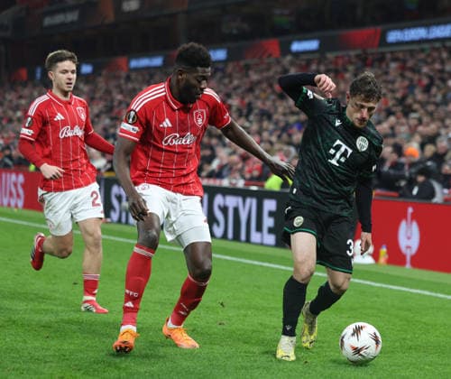 Nottingham Forest v Ferencvarosi TC UEFA Europa League Gabi Kanichowsky of Ferencvaros is closed down by Ibrahim SangarÃ of Nottingham Forest and James McAtee of Nottingham Forest during the UEFA Europa League match at the City Ground, Nottingham 29 01 2026 UK Newspapers OUT Copyright: xAndyxSumnerx FIL-22875-0050