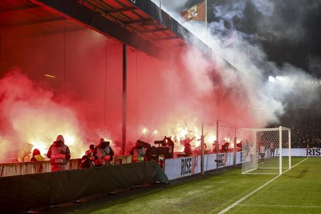 DEVENTER - Go Ahead Eagles supporters set off fireworks in the stands during the UEFA Europa League match between Go Ahead Eagles and Sporting Braga at De Adelaarshorst on January 29, 2026, in Deventer, Netherlands. VINCENT JANNINK ANP UEFA Europa League 2025-2026 xVIxANPxSportx xxANPxIVx 549053216 originalFilename: 549053216.jpg