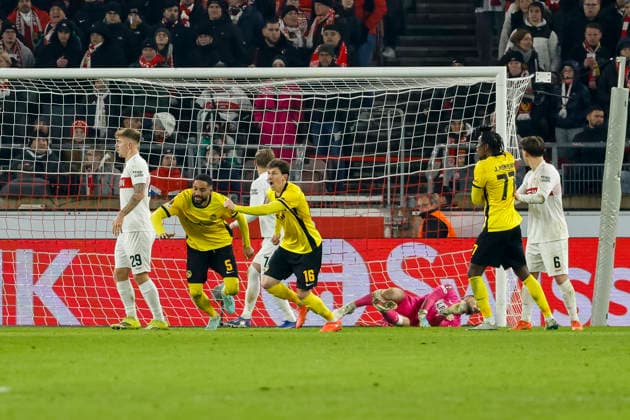 Torjubel BSC Young Boys beim 2:2 durch Sandro Lauper (BSC Young Boys, 30) , Deutschland, Fussball, UEFA Europa League, 8. Spieltag, 2025 2026, VfB Stuttgart vs. Young Boys Bern, 29.01.2026, Stuttgart MHP Arena Deutschland Copyright: xGrantxHubbsx