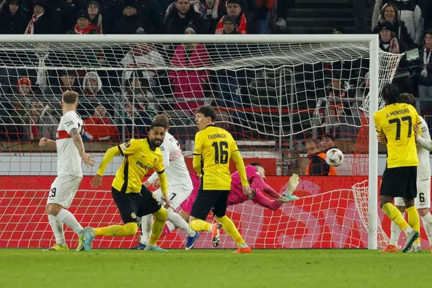 2:2 Tor fuer BSC Young Boys durch Sandro Lauper (BSC Young Boys, 30) , Deutschland, Fussball, UEFA Europa League, 8. Spieltag, 2025 2026, VfB Stuttgart vs. Young Boys Bern, 29.01.2026, Stuttgart MHP Arena Deutschland Copyright: xGrantxHubbsx