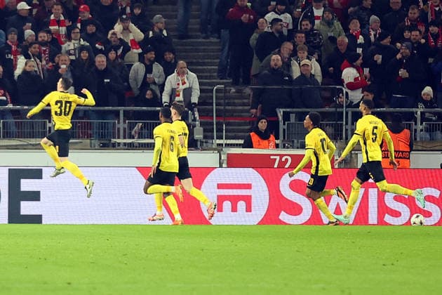 29.01.2026, xrekx, Fussball UEFA Europa League, VfB Stuttgart - Young Boys Bern v.l. Torjubel nach dem Tor zum celebrating the goal celebrate 2:2 durch Sandro Lauper (BSC Young Boys) (DFL DFB REGULATIONS PROHIBIT ANY USE OF PHOTOGRAPHS as IMAGE SEQUENCES and or QUASI-VIDEO) Stuttgart