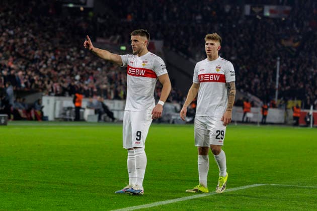 Stuttgart, Deutschland 29. Januar 2026: Europa League - 2025 2026 - VfB Stuttgart vs. Young Boys Bern Im Bild: v.li. Torschütze Ermedin Demirovic (VfB) jubelt nach seinem Tor zum 2:0 mit Badredine Bouanani (VfB) MHP Arena Baden Württemberg Copyright: xFotostandx xSchäferx