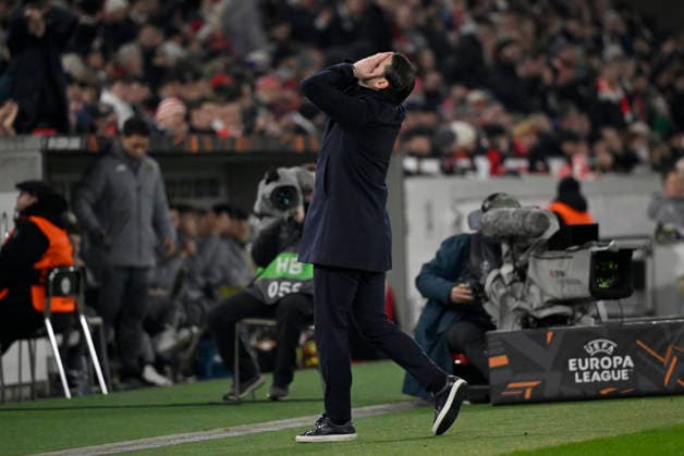 Trainer Coach Gerardo Seoane BSC Young Boys Bern am Spielfeldrand Enttaeuschung enttaeuscht nach vergebener Torchance Gestik Geste VfB Stuttgart vs Young Boys Bern YB EUROPA LEAGUE EL 29.01.2026 DFL REGULATIONS PROHIBIT ANY USE OF PHOTOGRAPHS AS IMAGE SEQUENCES AND OR QUASI-VIDEO VfB Stuttgart vs Young Boys Bern YB