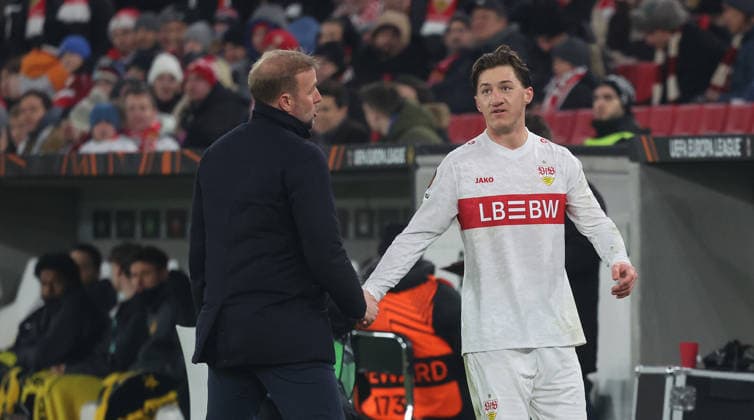 Stuttgart, Fußball Europa League , VfB Stuttgart vs. BSC Young Boys Bern , von links: Sebastian Hoeneß Angelo Stiller ( VfB )