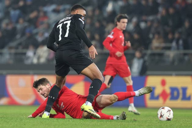 SOCCER - UEFA EL, Sturm vs Brann GRAZ,AUSTRIA,29.JAN.26 - SOCCER - UEFA Europa League, SK Sturm Graz vs SK Brann Bergen. Image shows Maurice Malone (Sturm) and Jacob Lungi Soerensen (Brann).  GEPAxpictures xChrisxBauer