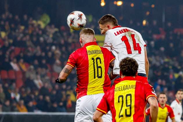 Gustaf Lagerbielke of SC Braga and Victor Edvardsen of Go Ahead Eagles compete for the headed ball Go Ahead Eagles v SC Braga, UEFA Europa League 2025 26 League Phase MD8, Go Ahead Eagles v SC Braga, Stadion De Adelaarshorst, January 29, 2026, Deventer, Netherlands.